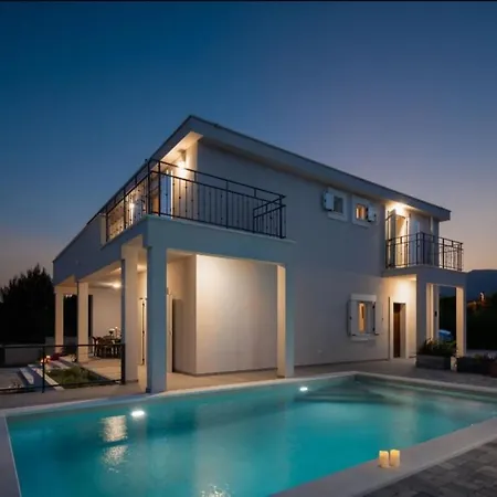 Pensa Villa *