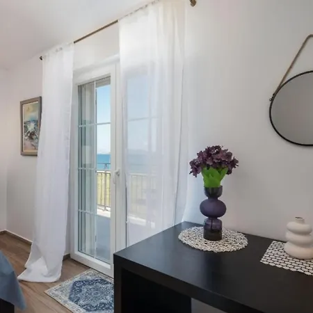 Pensa Vila Kaštela
