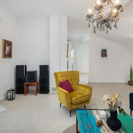Pensa Vila Kaštela